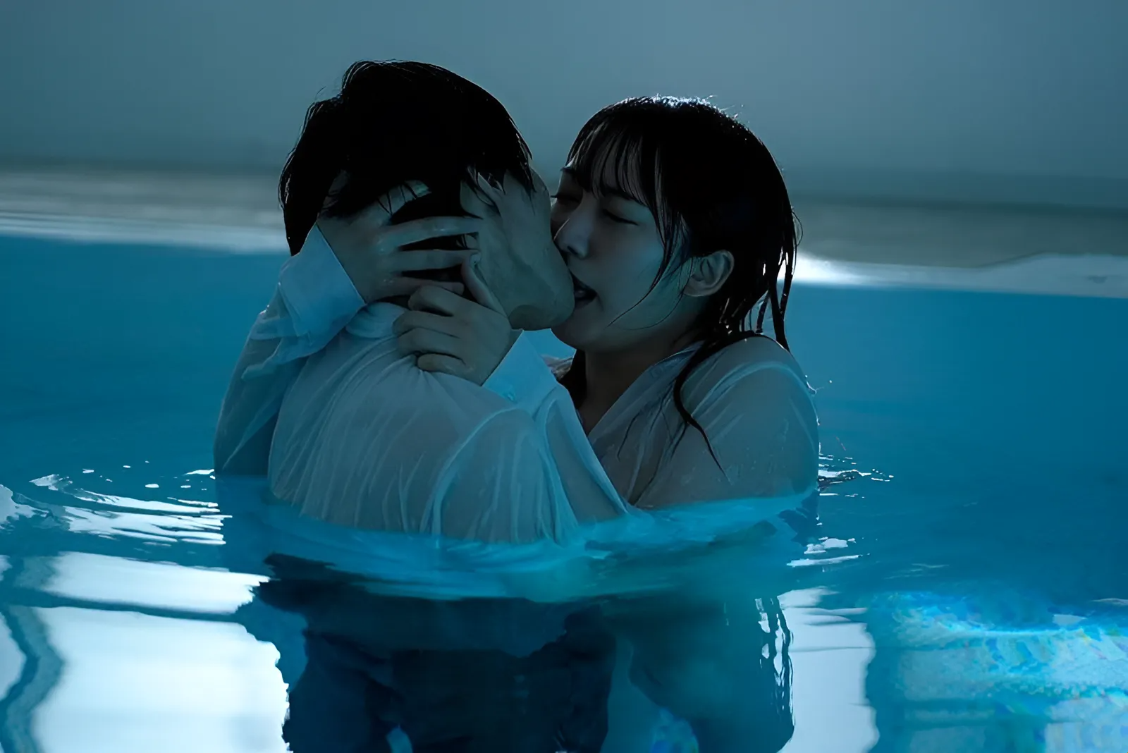 HMN-452 Warm up your body with the class president in the swimming pool