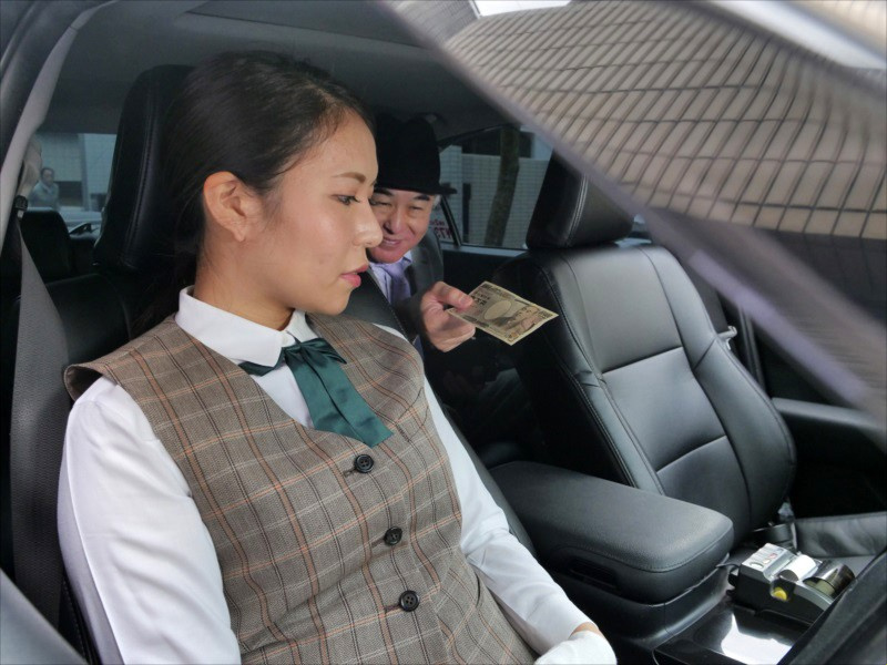 ANGR-006 丈夫生病在家,妻子接替他开车,就这样结束了