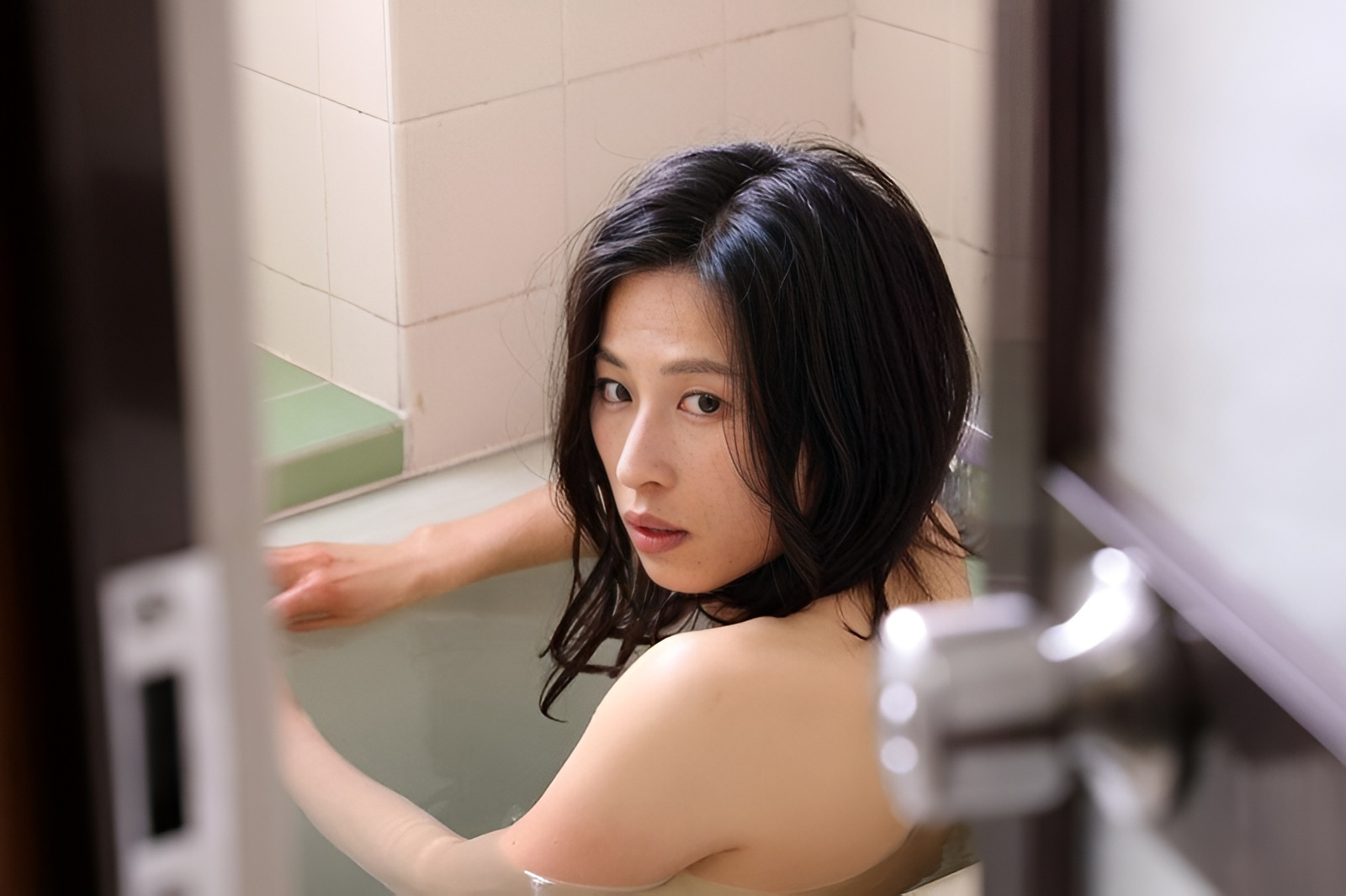 NSFS-205 Father-in-law peeked at daughter-in-law's bath and the ending