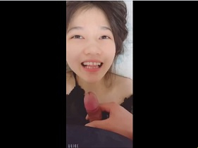 Dia seorang bayi yang baik dan comel, jilatannya menyejukkan hati