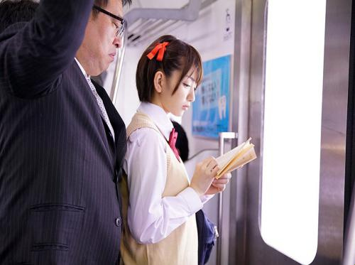 Studentessa in metropolitana
